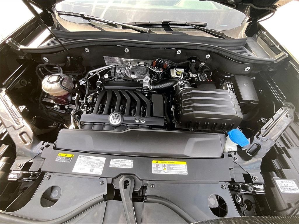 Used 2023 Black Volkswagen 3.6L V6 SE w/Technology image 29