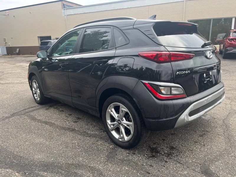 Used 2023 Black Hyundai SEL image 7
