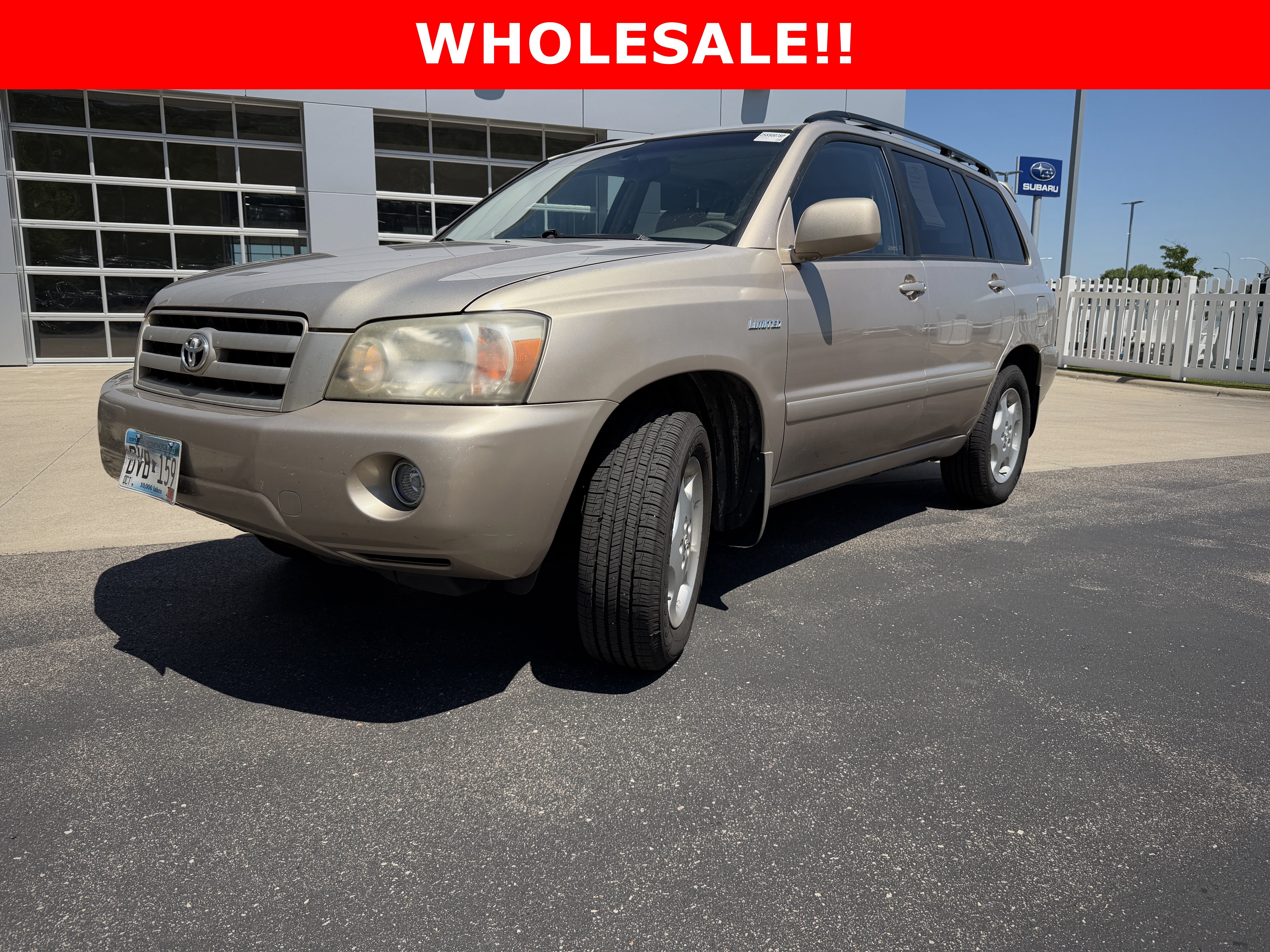 Used 2004 Gold Toyota V6 image 1
