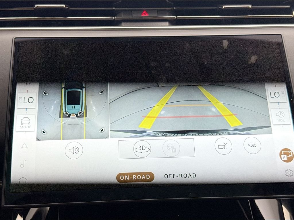 Used 2024 Fuji White Land Rover Dynamic SE image 15