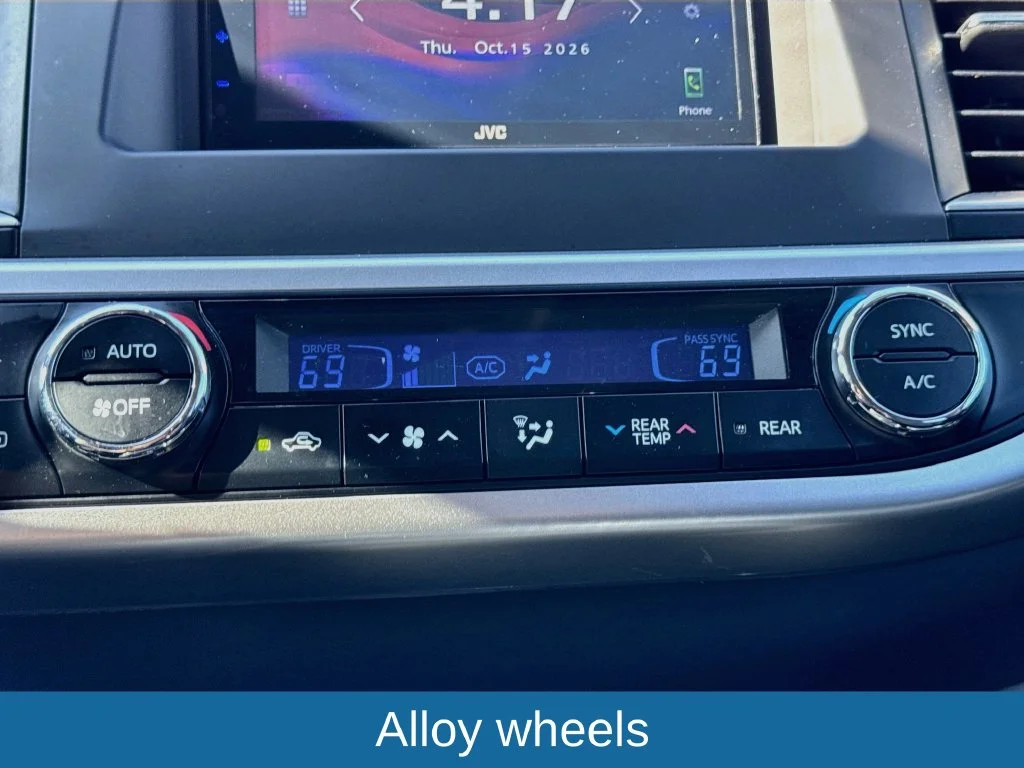 Used 2018 Silver Toyota SE image 18
