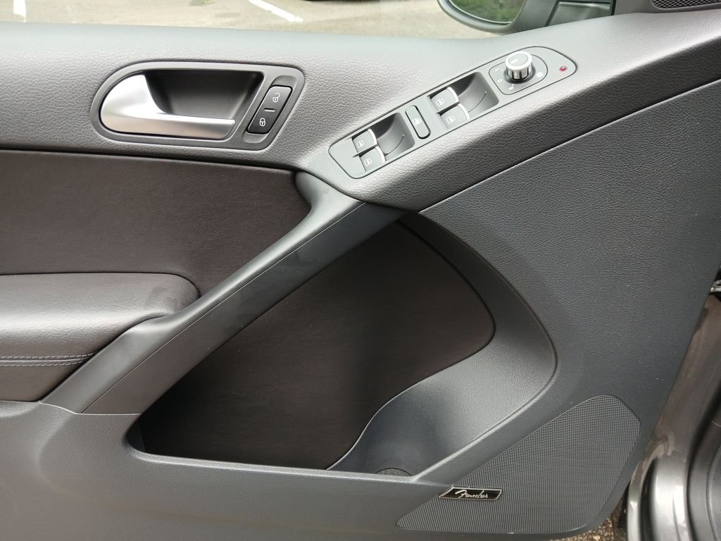 Used 2015 Gray Volkswagen SEL image 12