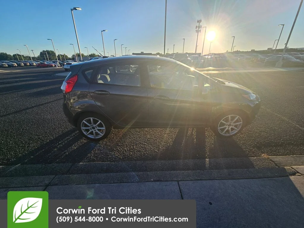 Used 2015 Magnetic Ford SE image 10