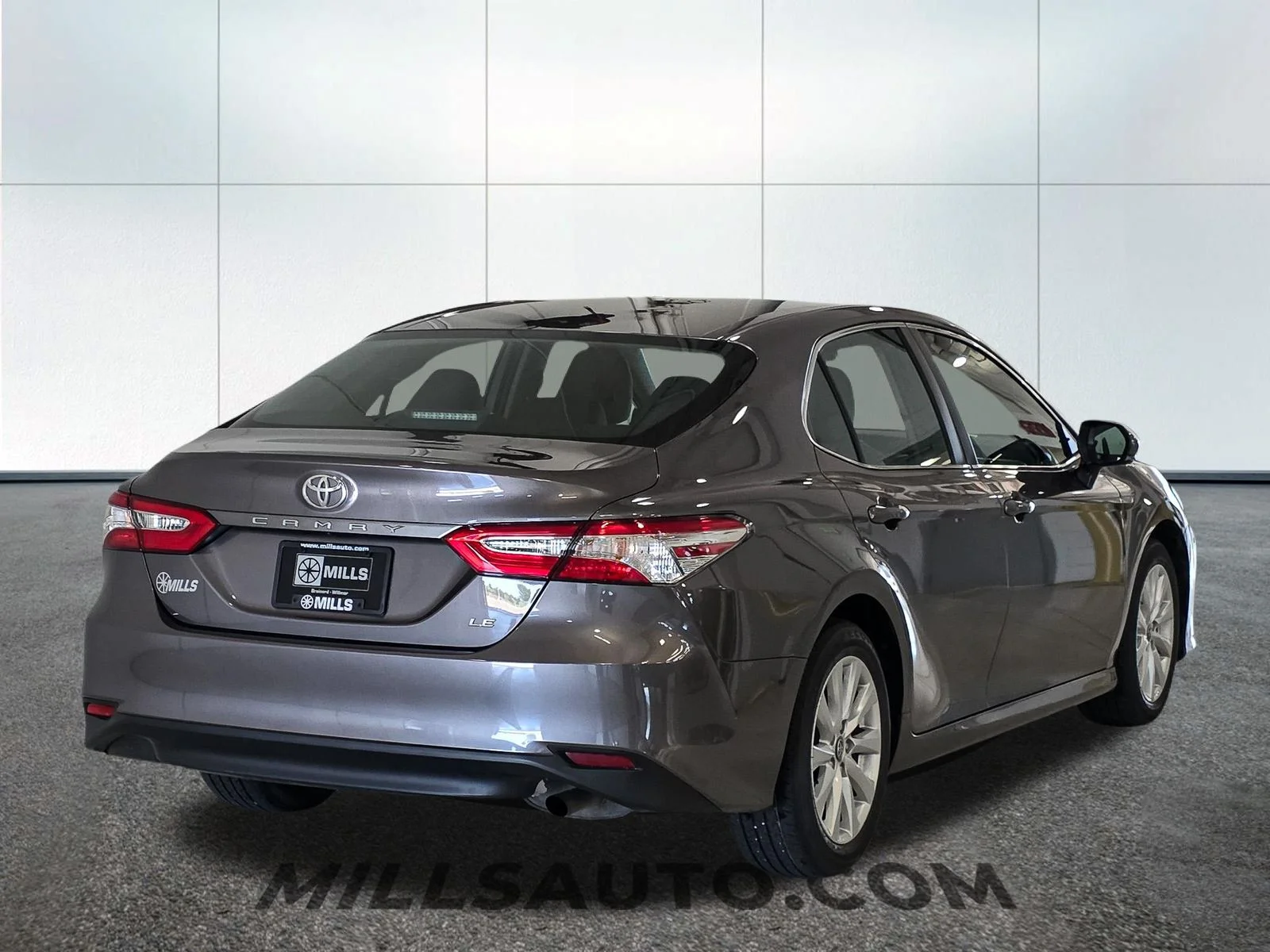 Used 2018 Gray Toyota LE image 7