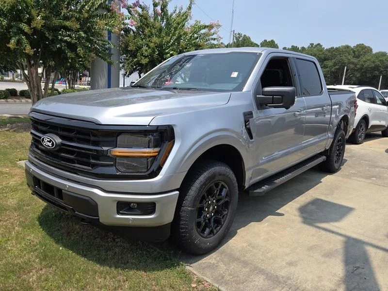 New 2026 Iconic Silver Metallic Ford XLT image 3