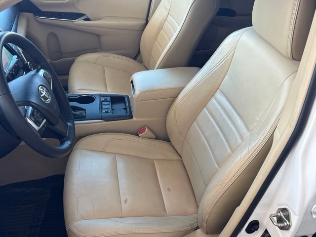 Used 2017 White Toyota XLE image 14