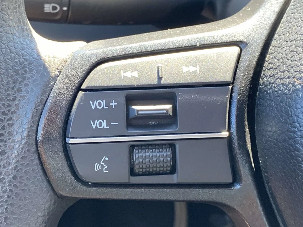 Certified Used 2025 White Honda SE image 30