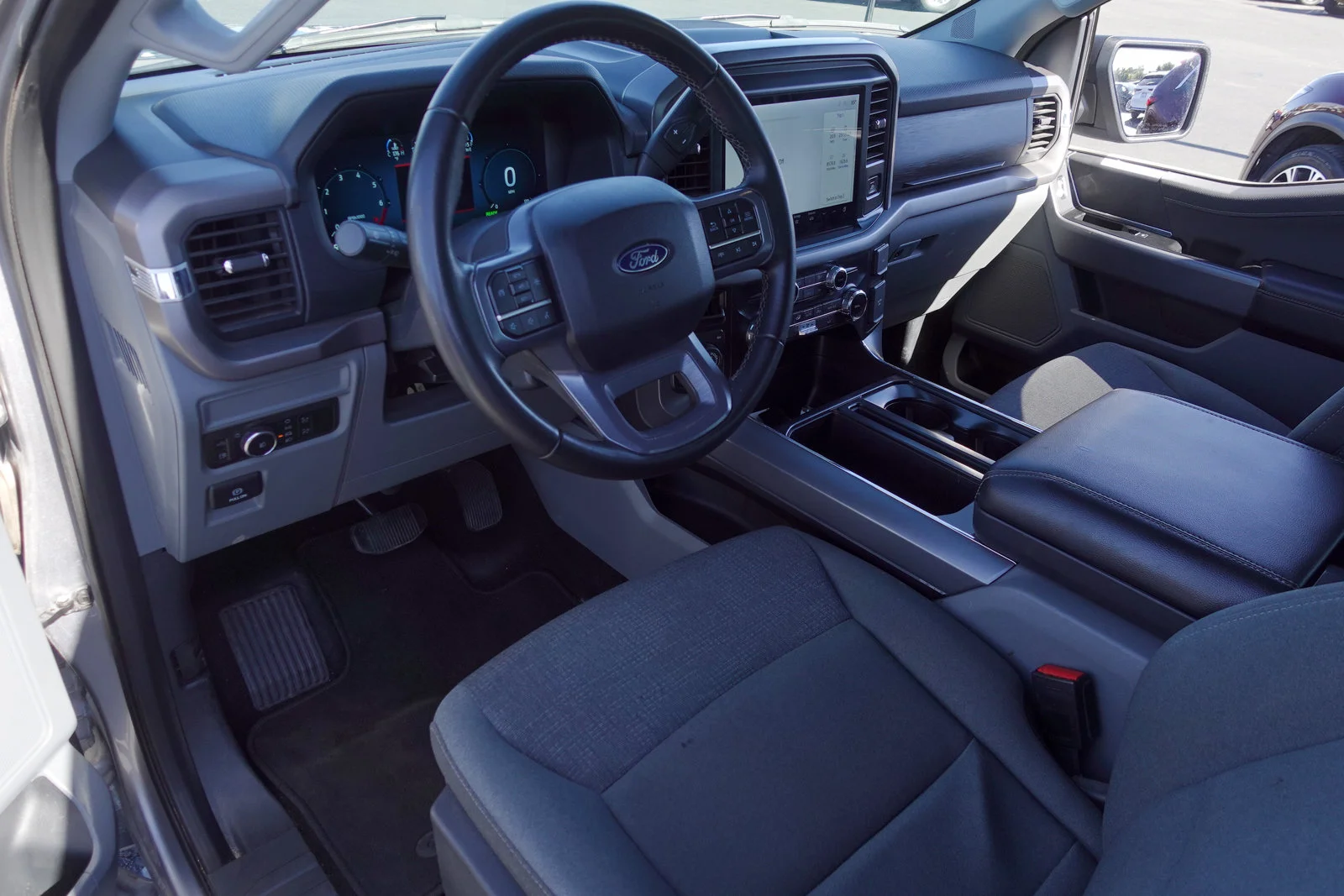 Used 2025 Silver Metallic Ford XLT image 9