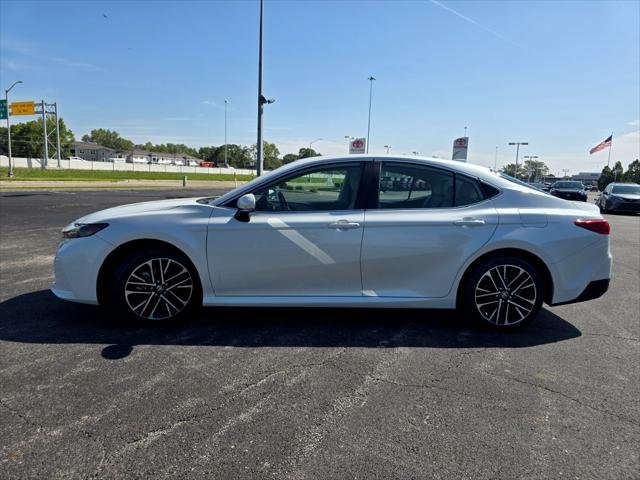 Certified Used 2025 WIND CHILL PEARL Toyota  image 15