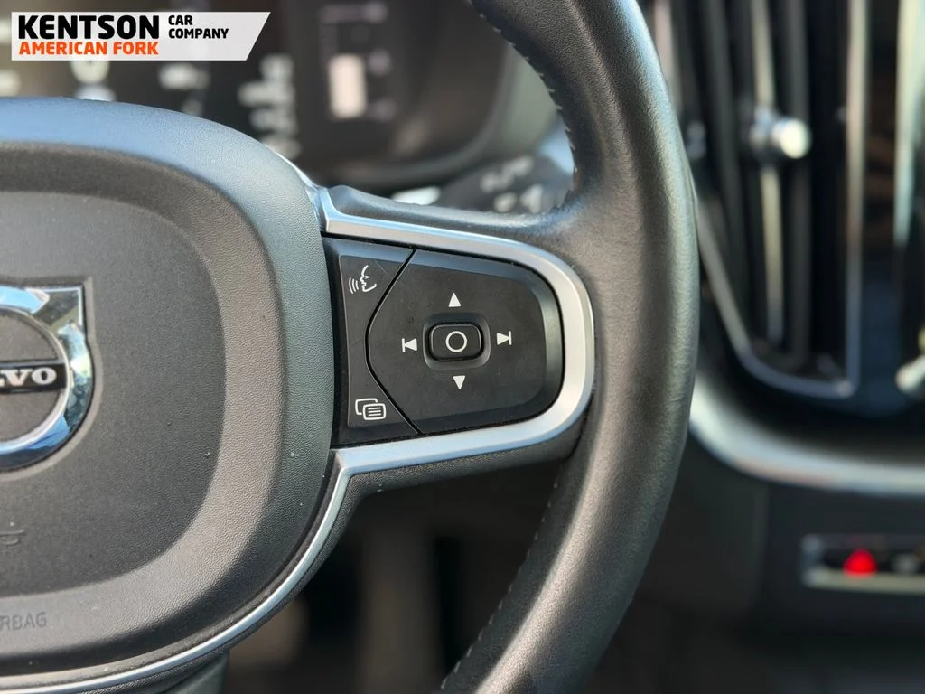Used 2019 Gray Volvo T6 Momentum image 15