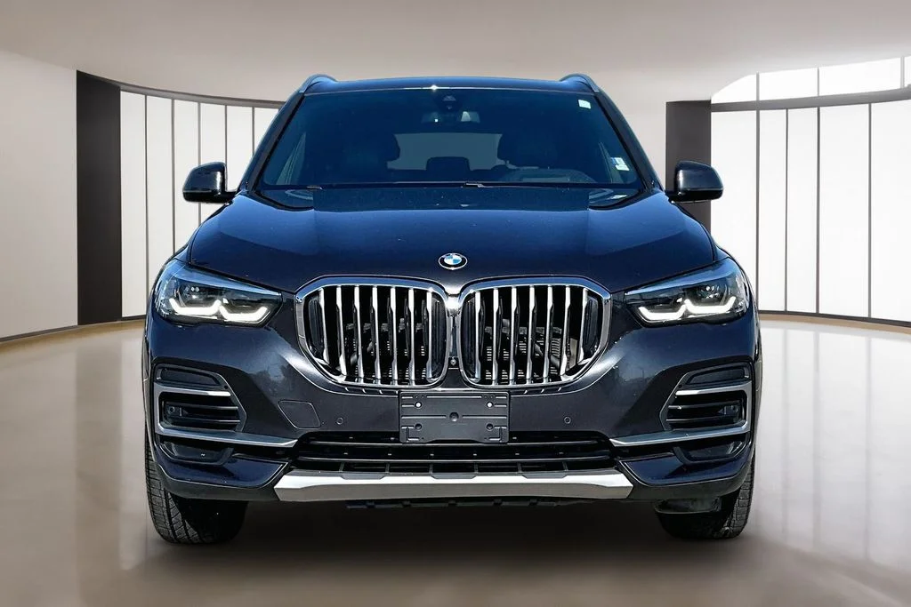 Used 2022 Gray BMW sDrive40i image 3