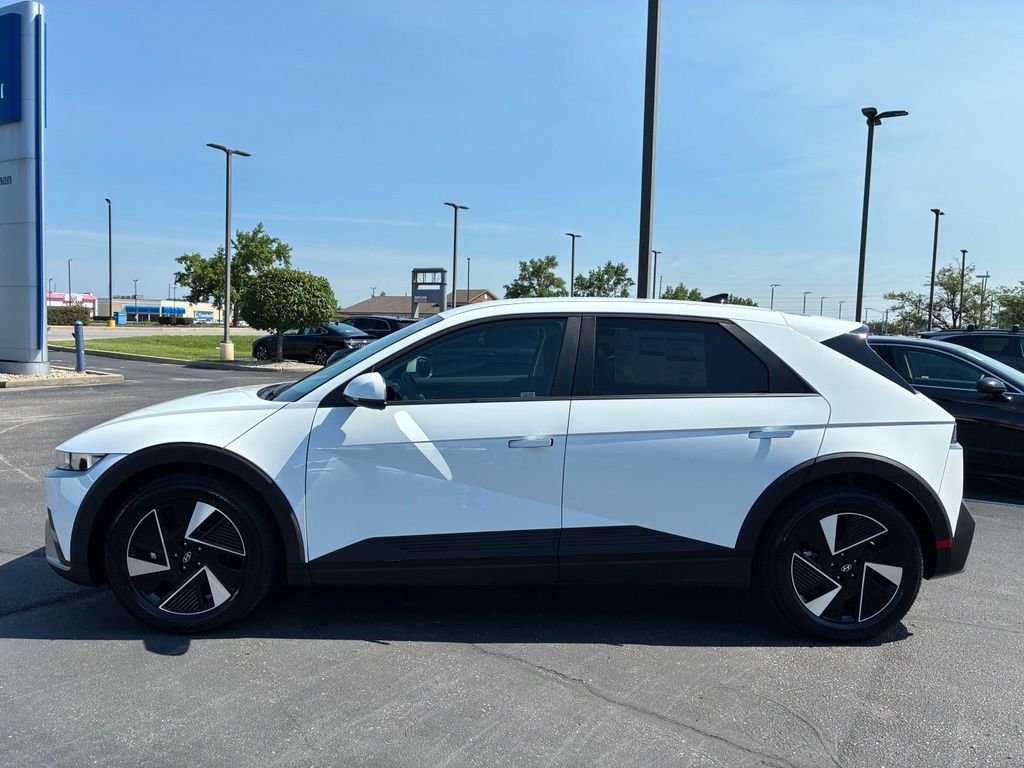 New 2026 White Hyundai SE image 5