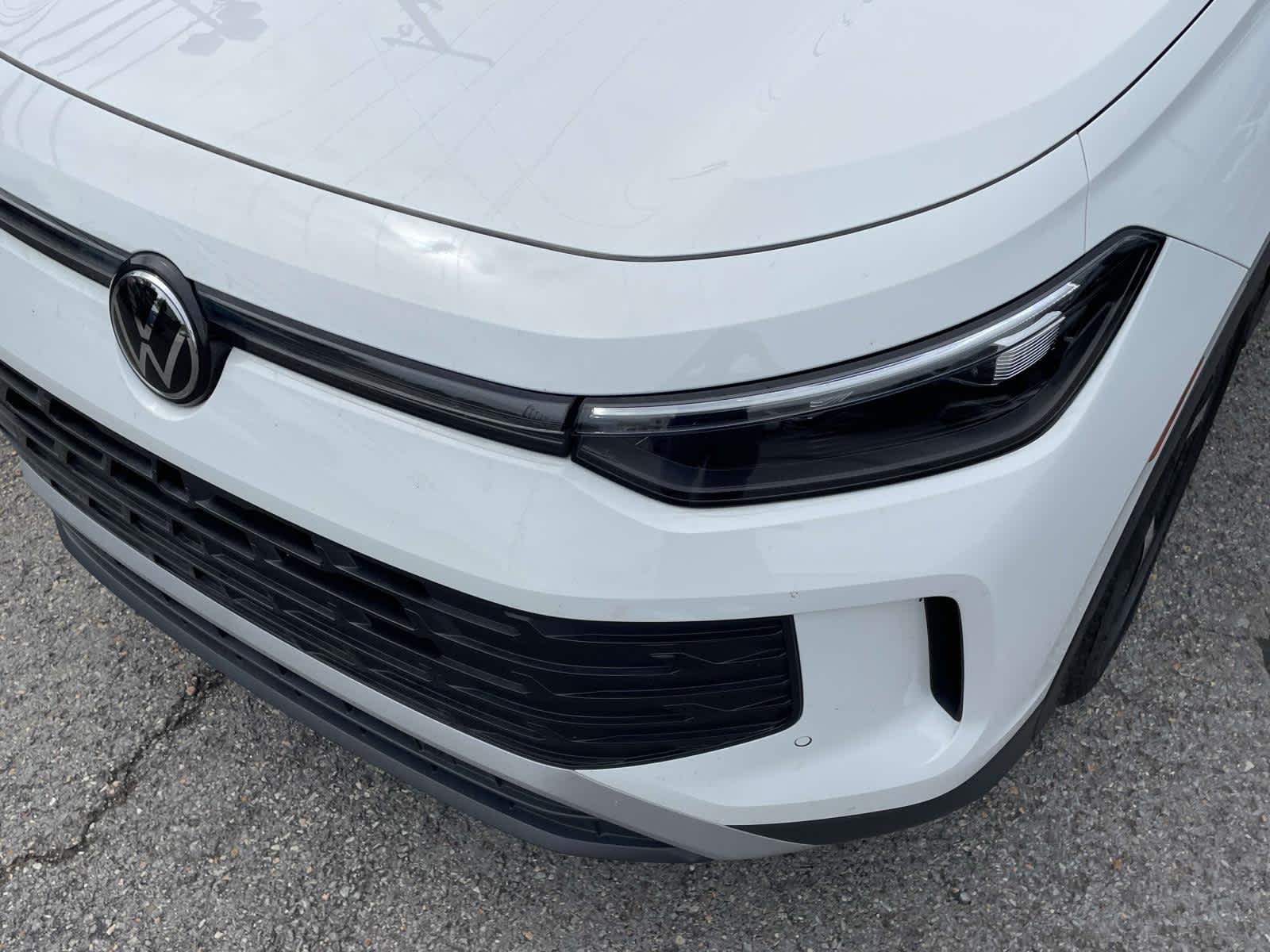 New 2026 Pure White Volkswagen SE image 9