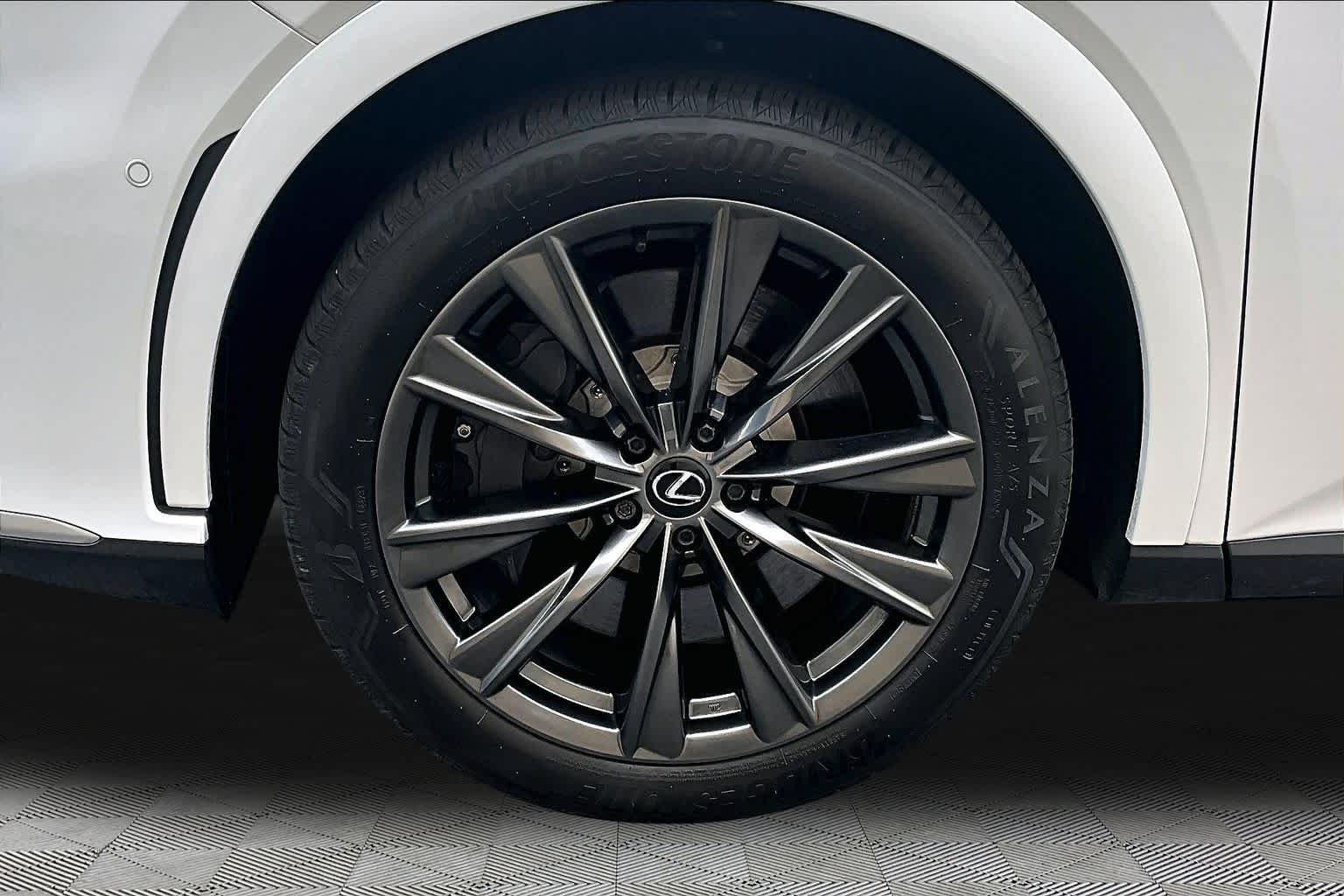 Used 2024 Ultra White Lexus F SPORT Handling image 11