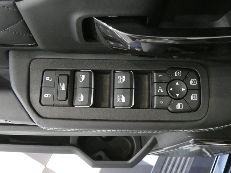 New 2026 Diamond Black Crystal Pearl-Coat Exterior Paint RAM Limited Crew Cab 8