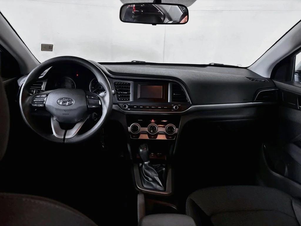 Used 2019 Silver Hyundai SE image 12