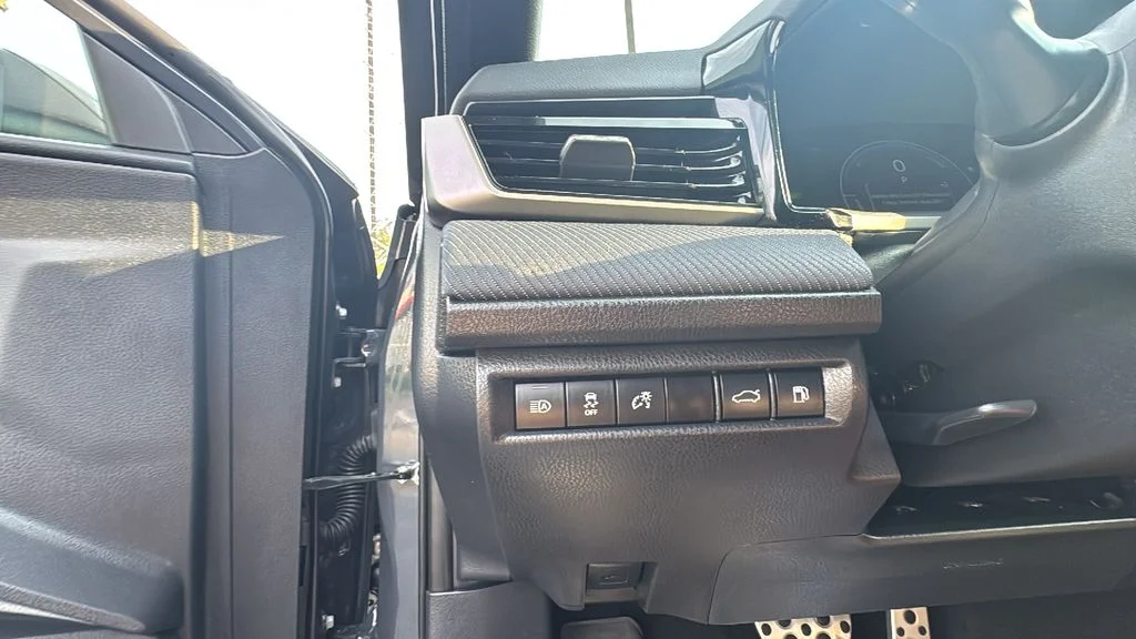 Used 2025  Toyota SE image 13