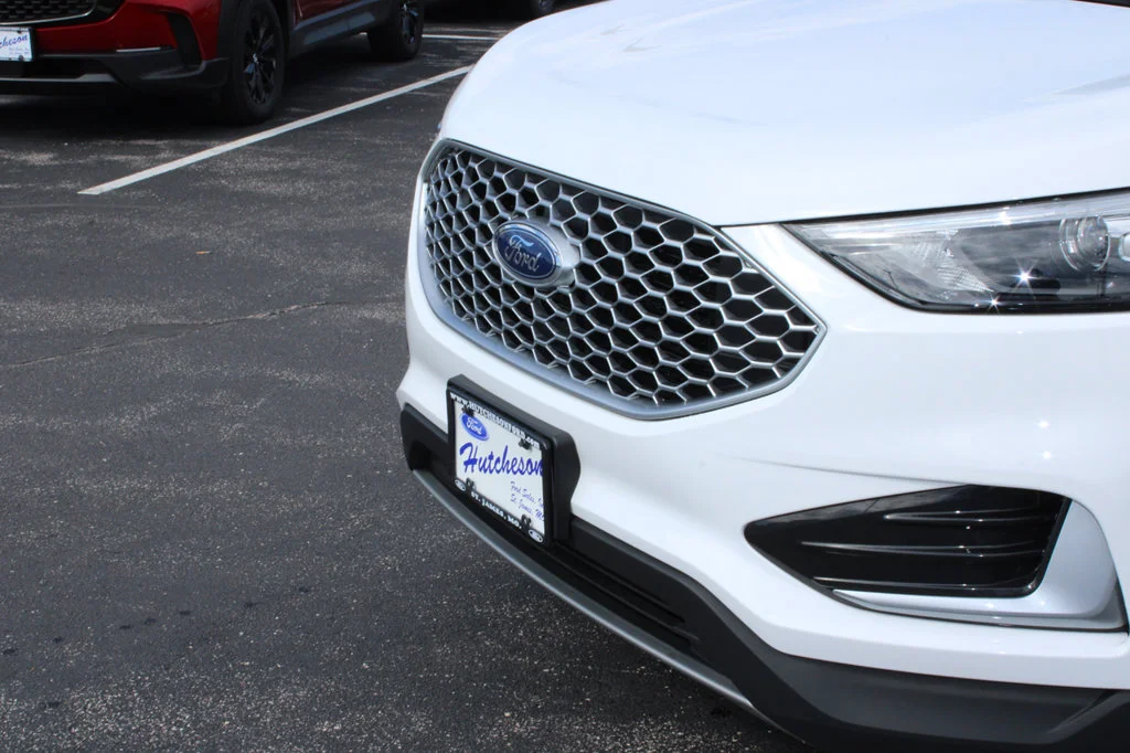 Certified Used 2024 Oxford White Ford SEL image 4