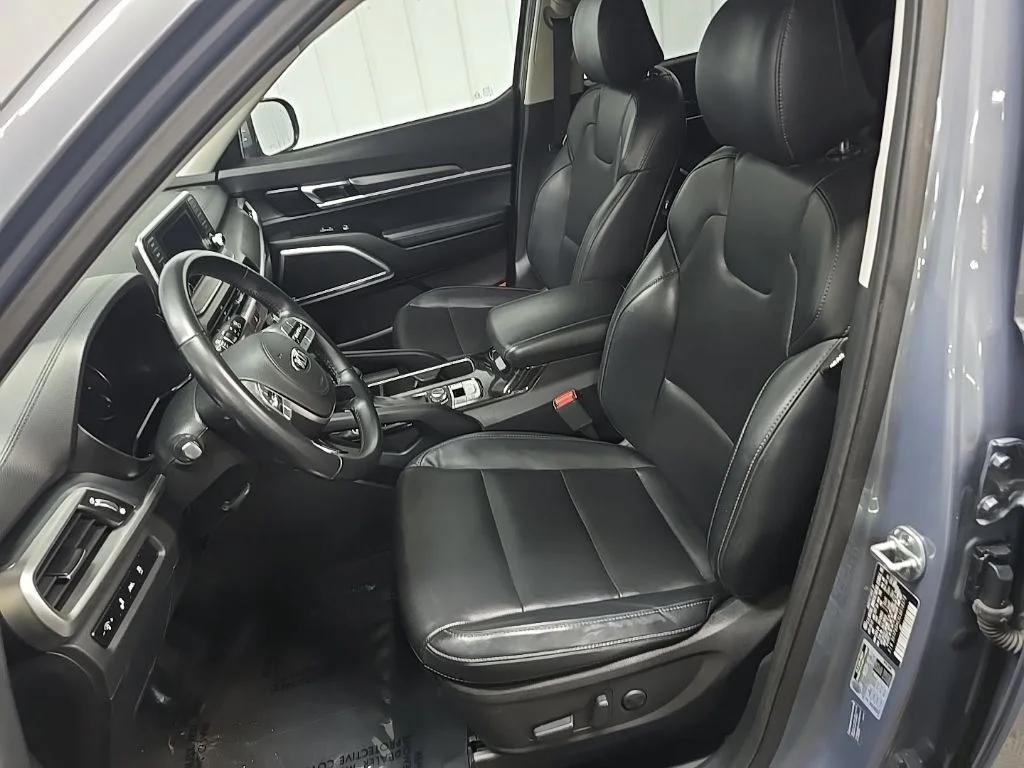 Used 2020 Silver Kia S image 32