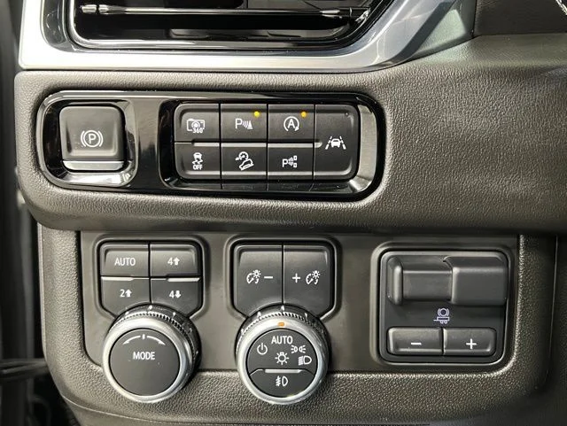 Used 2025 Gray GMC Elevation image 32