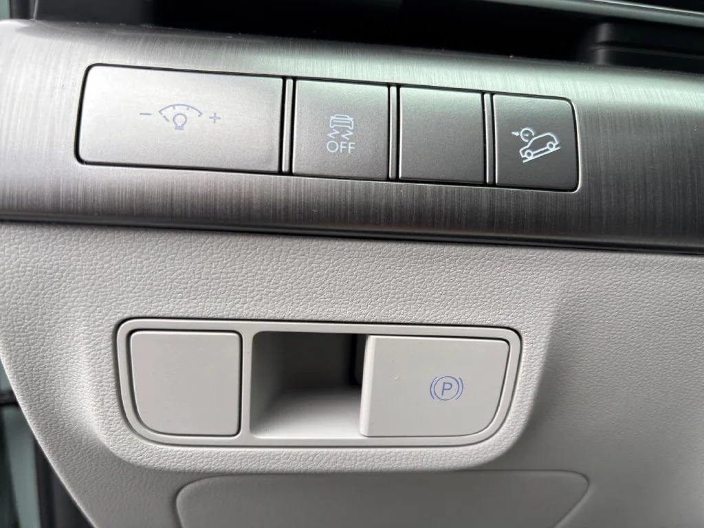Used 2025 Green Hyundai SEL Convenience image 34