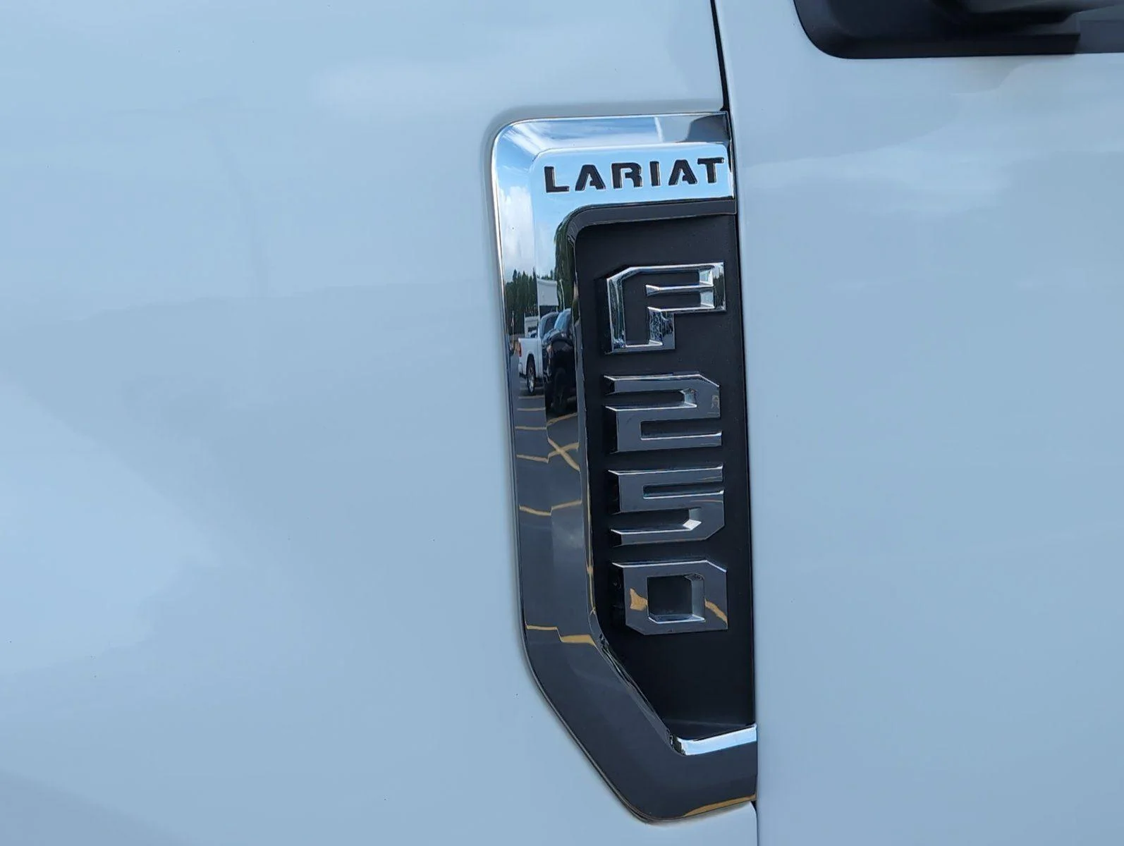 Used 2022 Star White Metallic Tri-Coat Ford Lariat image 10