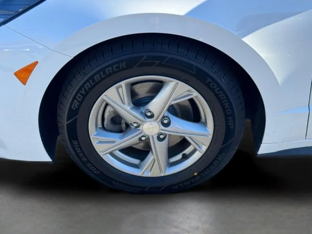 Used 2022 Gray Hyundai SE image 15