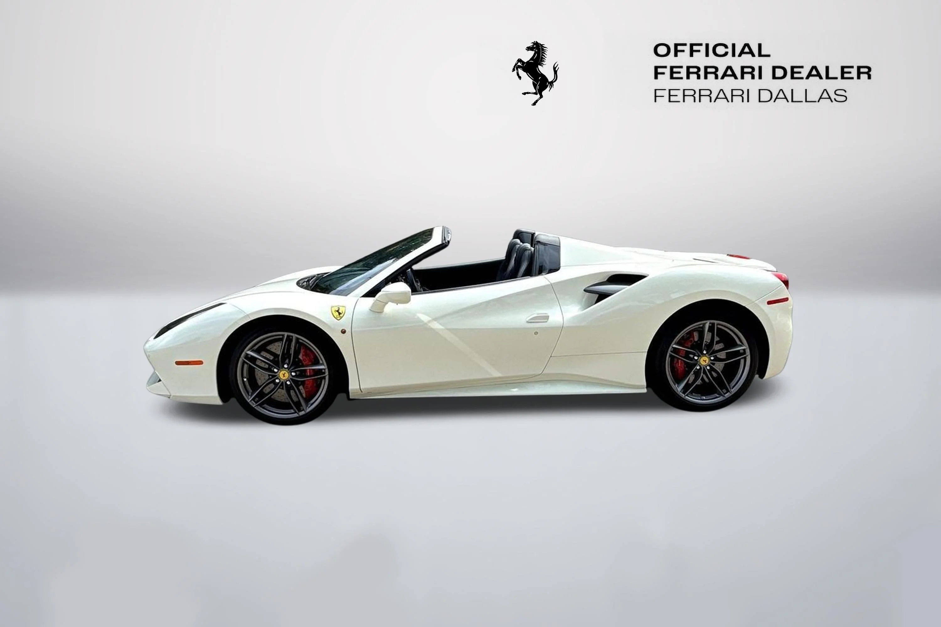 Used 2018 Bianco Avus Ferrari  image 8