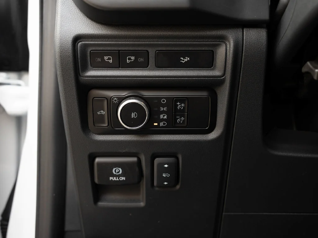 Used 2024 Oxford White Ford XLT image 39