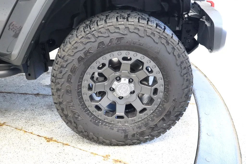 Used 2023 Gray Jeep Rubicon image 17