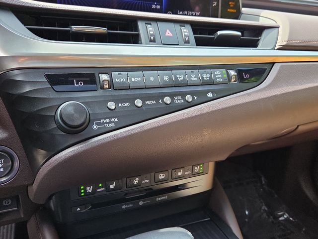 Used 2019 White Lexus 350 Luxury image 19