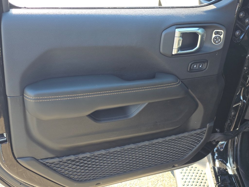 Used 2025 Black Clear Coat Jeep Sahara 4xe image 32
