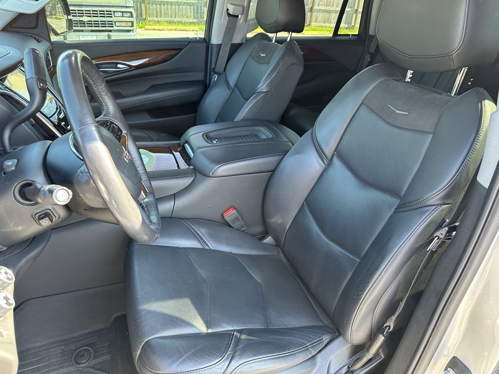 Used 2020 Silver Cadillac Luxury image 25