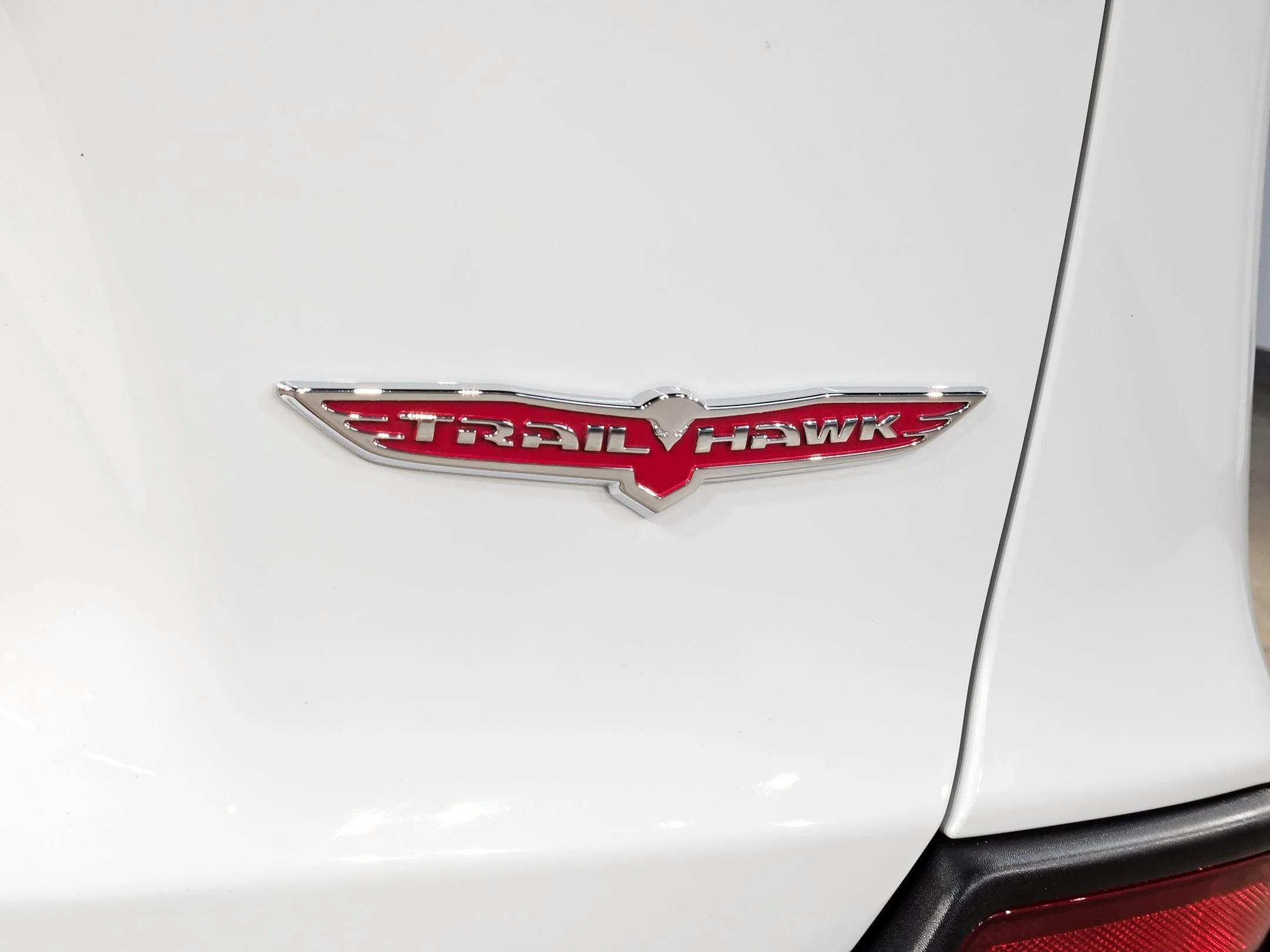 Used 2021 Bright White Clearcoat Jeep Trailhawk image 39