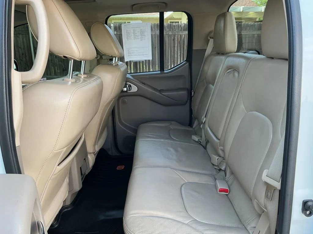Used 2013 White Nissan SL image 22