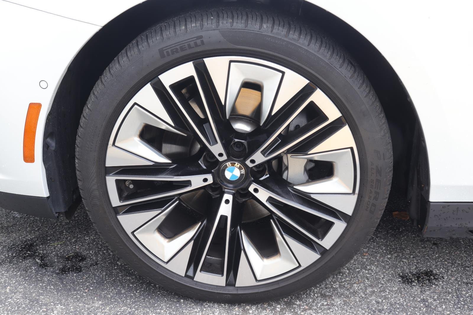Used 2026 Alpine White BMW 530i image 39