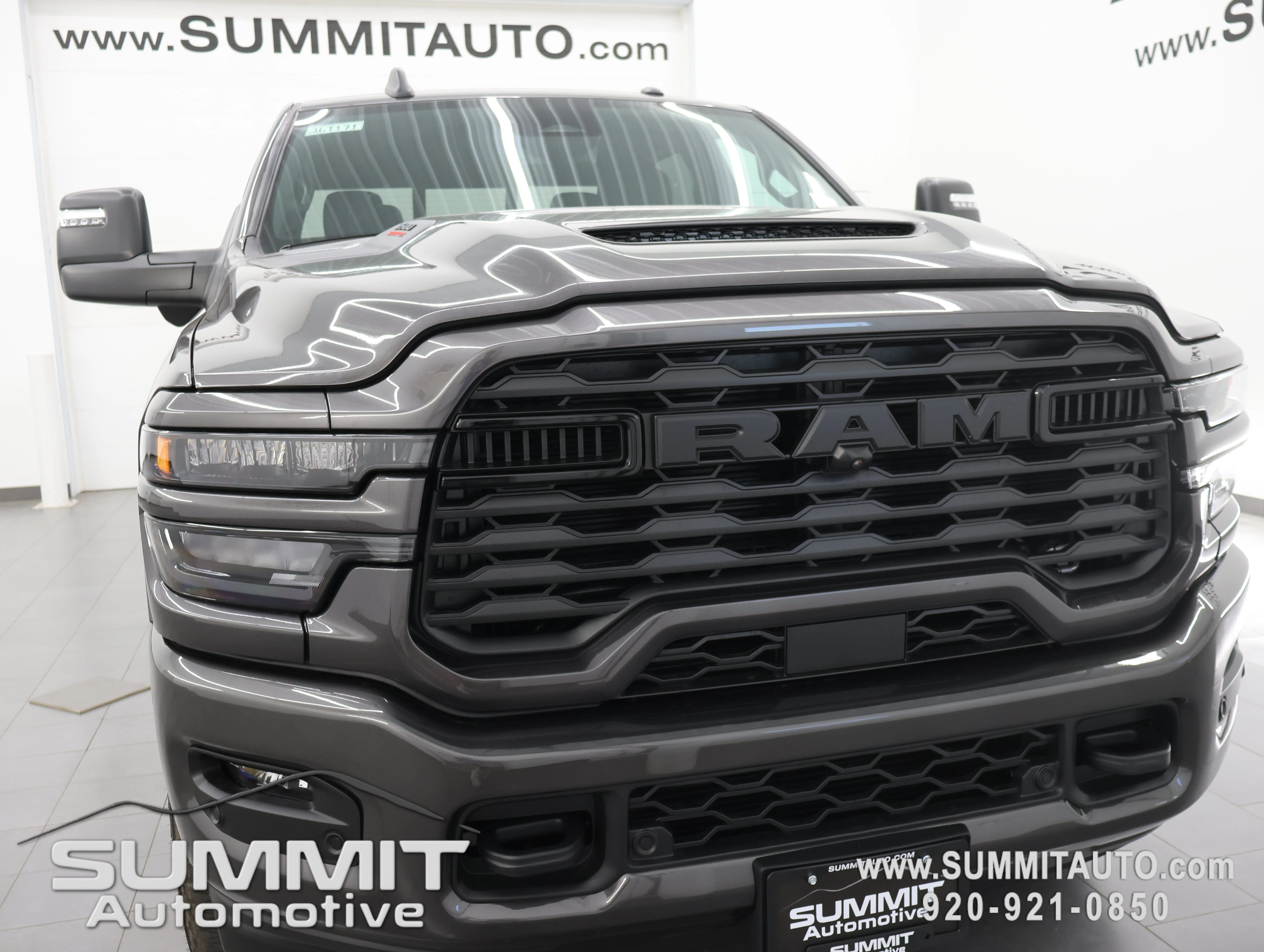 New 2026 Granite Crystal Metallic Clear-Coat Exterior Paint RAM Big Horn image 25