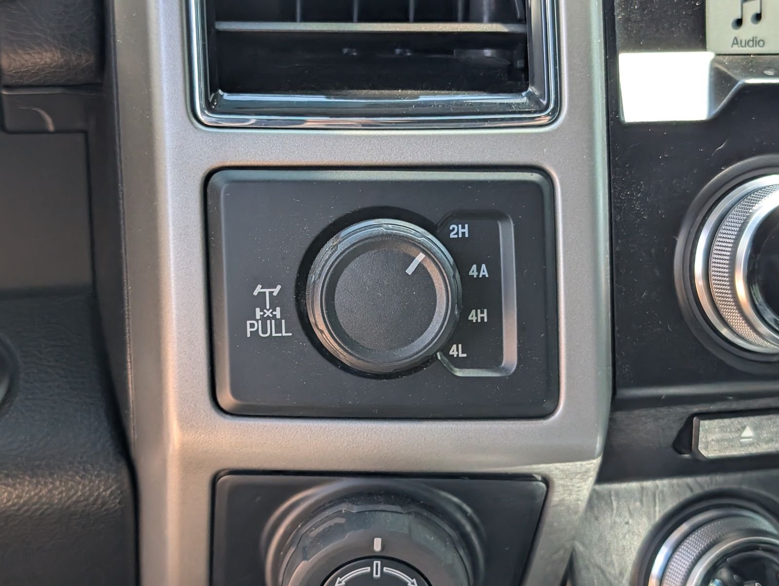 Used 2018 Oxford White Ford Lariat image 24