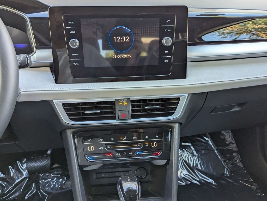2025 Volkswagen Taos SE - Photo 11