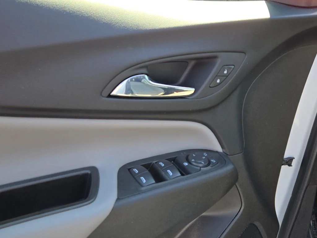 Used 2023 White Chevrolet LT image 18
