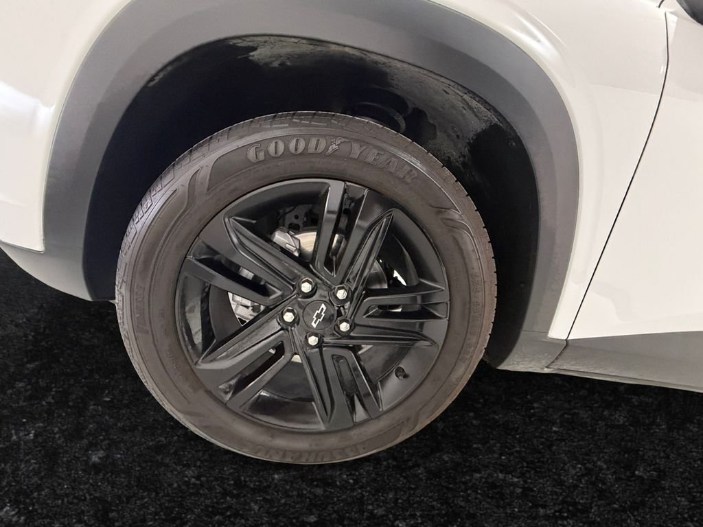 Used 2025 White Chevrolet ACTIV image 27