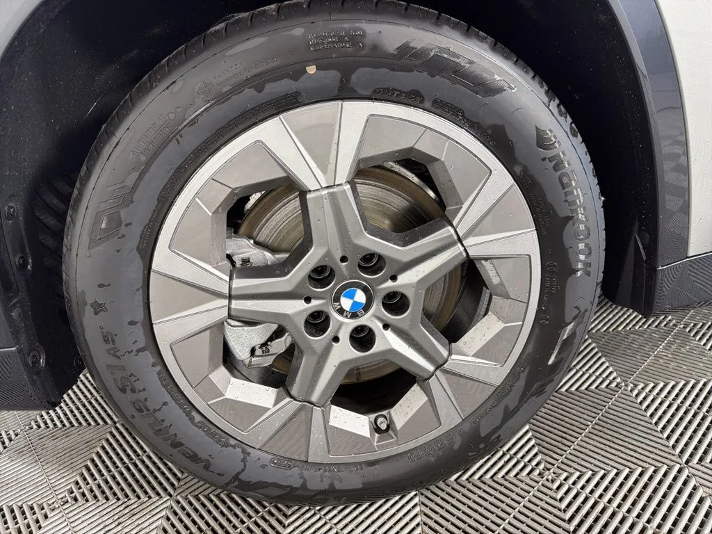 Used 2026 Space Silver Metallic BMW xDrive28i image 16