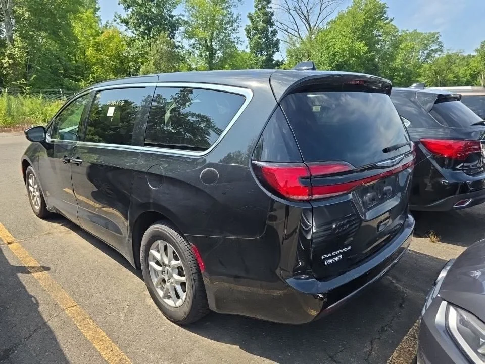Used 2023 Black Chrysler Touring L image 3