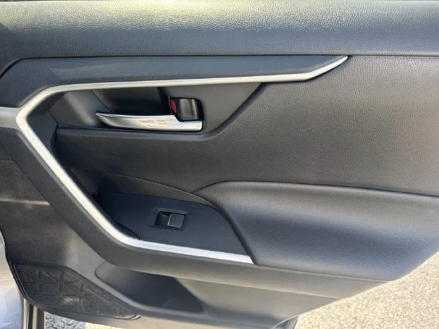 Used 2021 Silver Toyota XLE Premium image 16