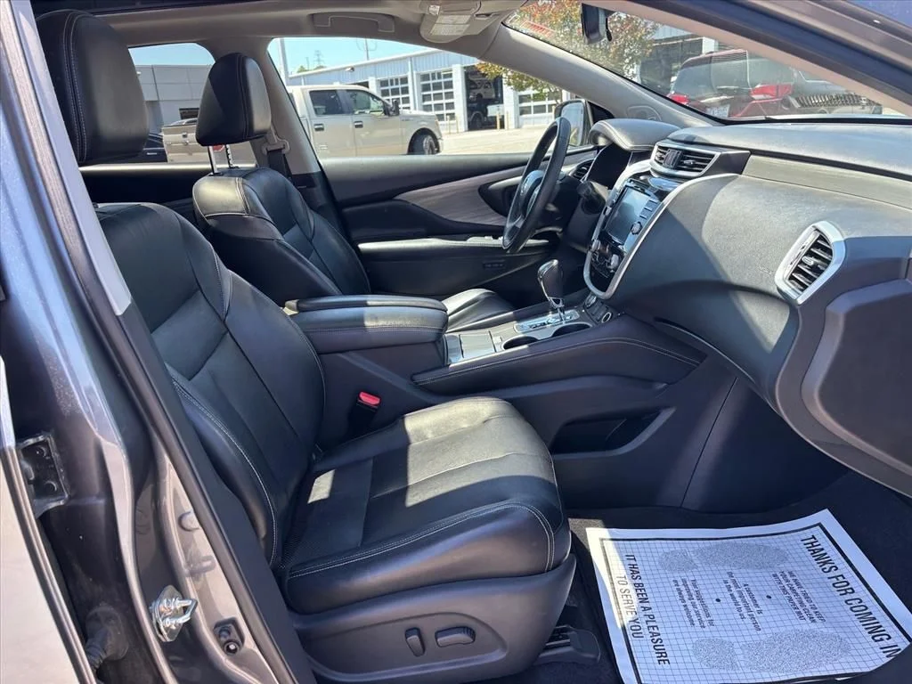 Used 2016 Gray Nissan SL image 15
