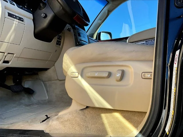 Used 2010  Lexus 570 image 45