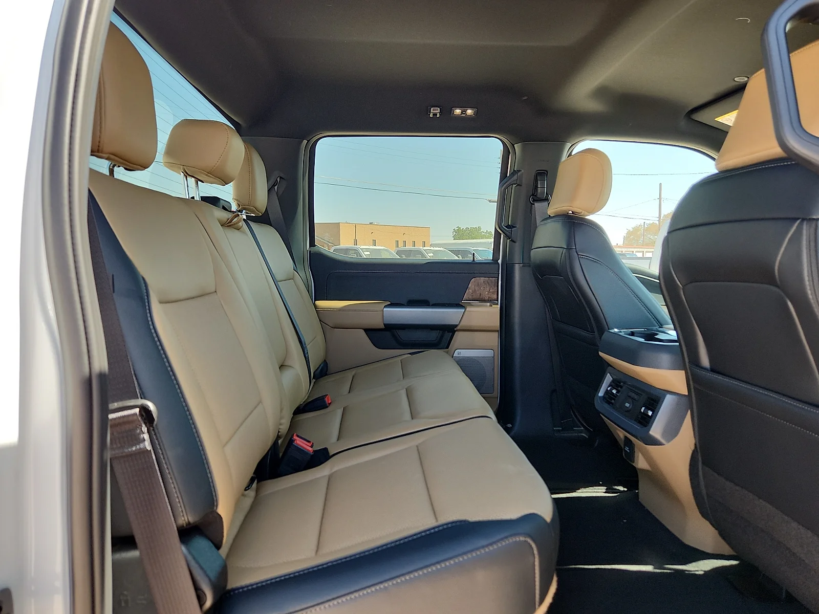 New 2026 Oxford White Ford Lariat image 19