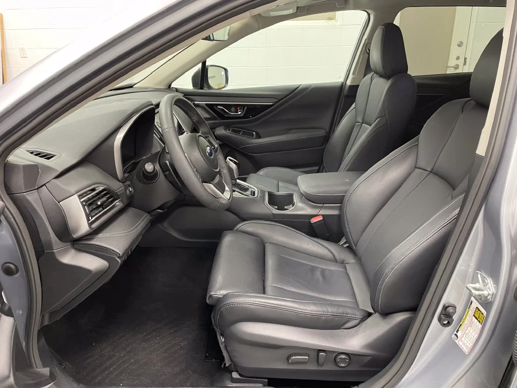 Used 2025 Ice Silver Metallic Subaru Limited image 6