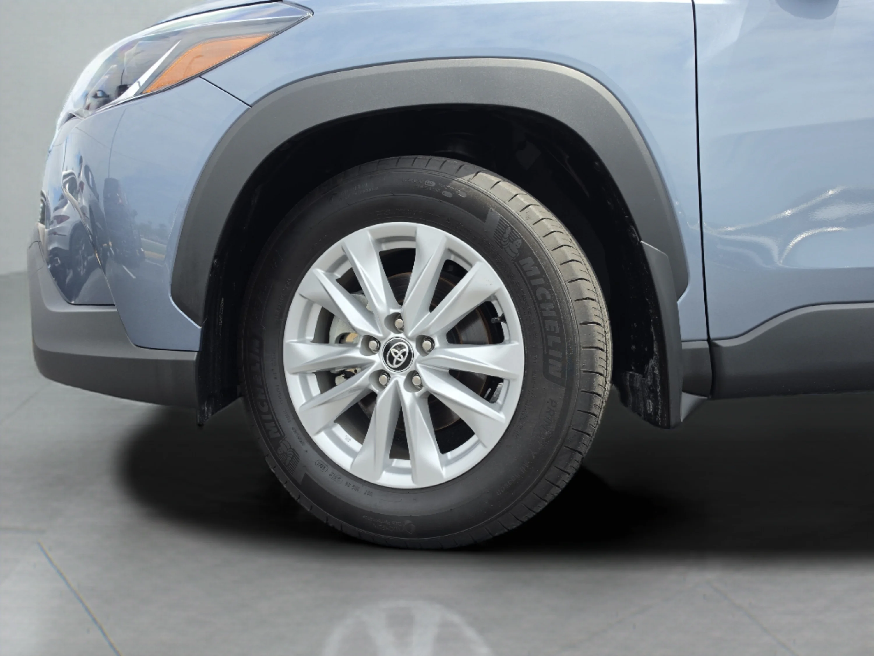 Used 2023 Celestite Toyota LE image 37