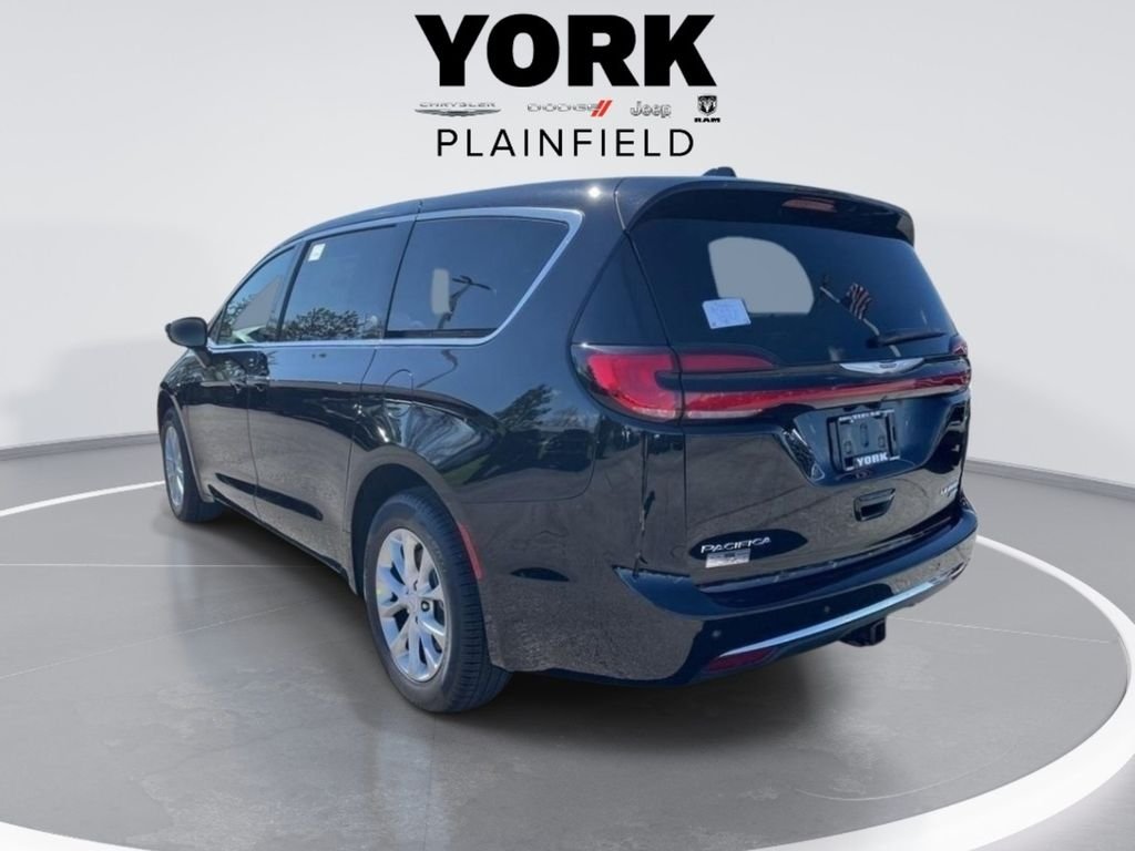 New 2026 Diamond Black Crystal Pearl-Coat Exterior Paint Chrysler Limited image 3